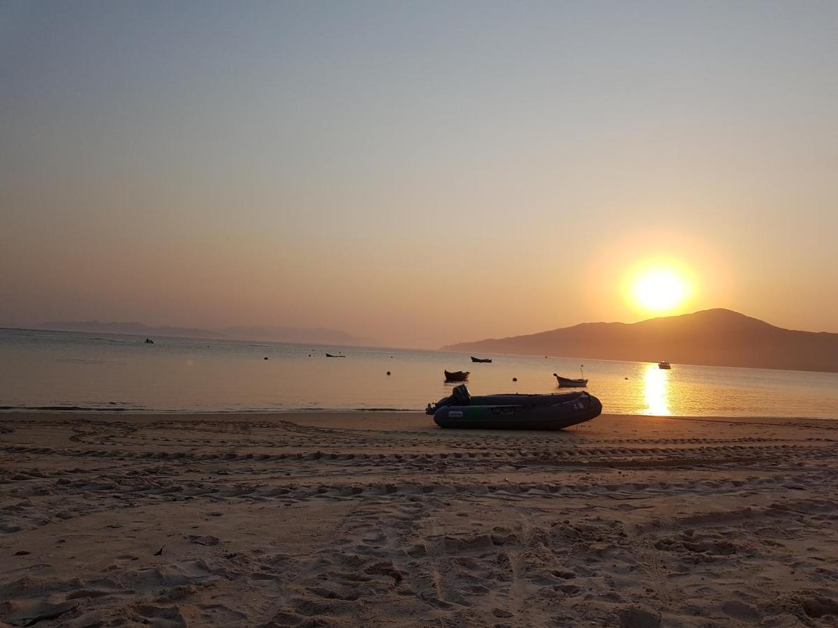Solar Alcantara & Lazzarotto Bombinhas Bagian luar foto